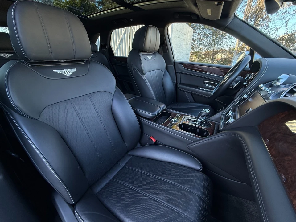 2018 Bentley Bentayga - Image 17 of 21