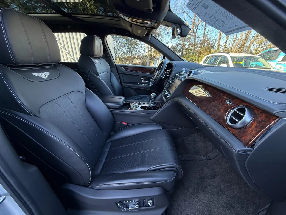 2018 Bentley Bentayga - Image 16 of 21