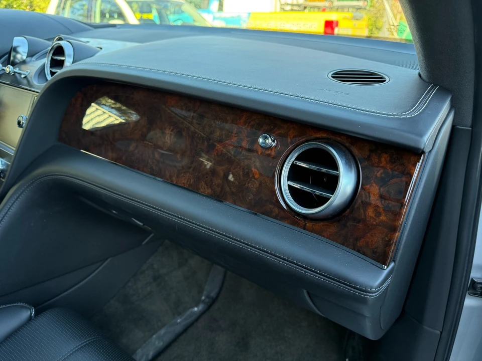 2018 Bentley Bentayga - Image 15 of 21