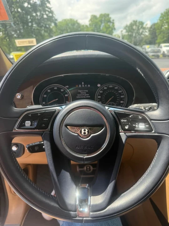 2018 Bentley Bentayga - Image 11 of 16