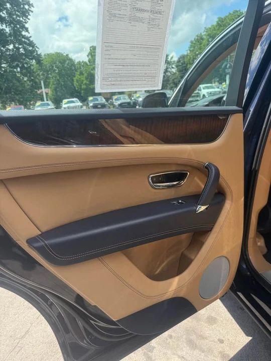 2018 Bentley Bentayga - Image 8 of 16