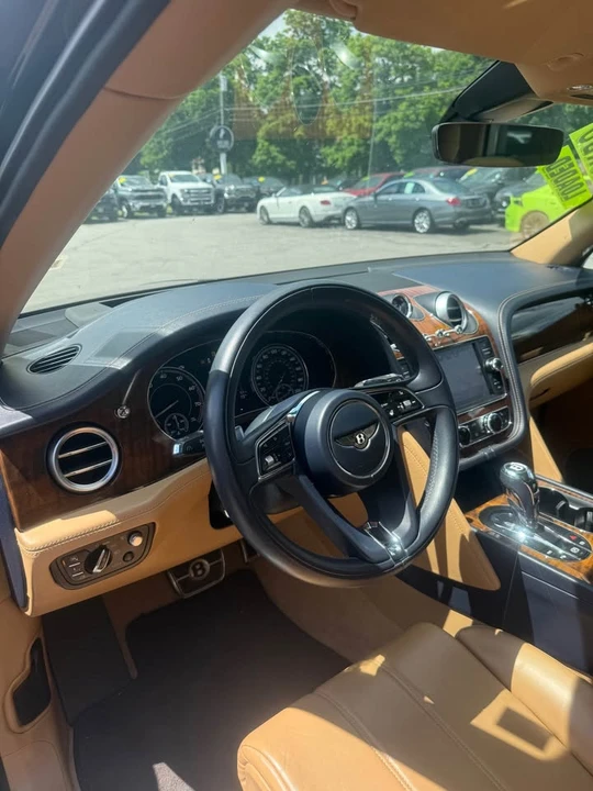 2018 Bentley Bentayga - Image 10 of 16