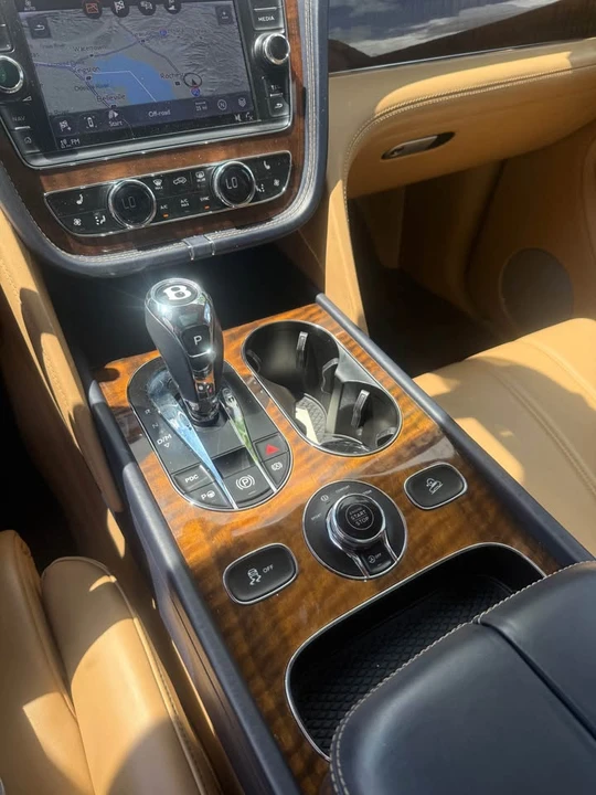 2018 Bentley Bentayga - Image 13 of 16