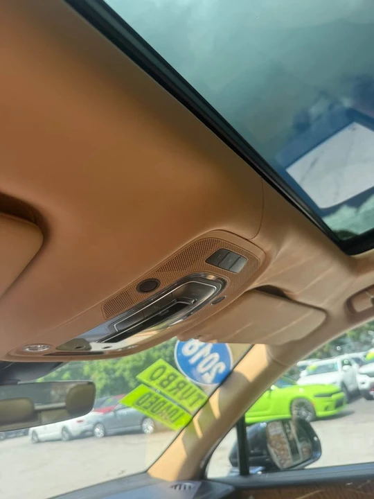2018 Bentley Bentayga - Image 15 of 16