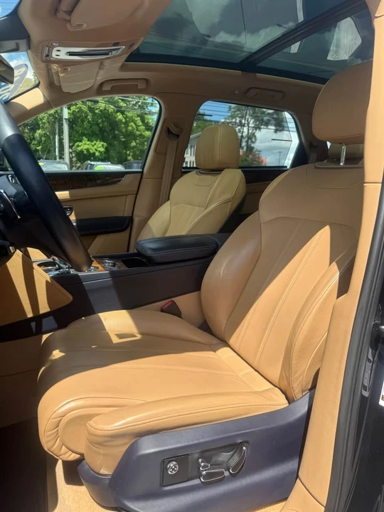 2018 Bentley Bentayga - Image 9 of 16