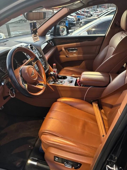 2018 Bentley Bentayga - Image 7 of 14
