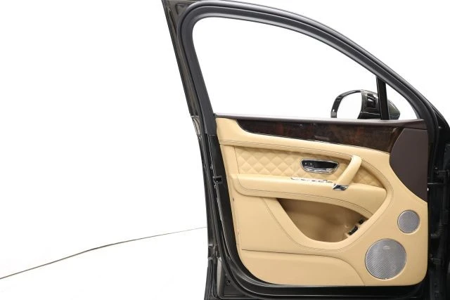 2018 Bentley Bentayga - Image 9 of 31