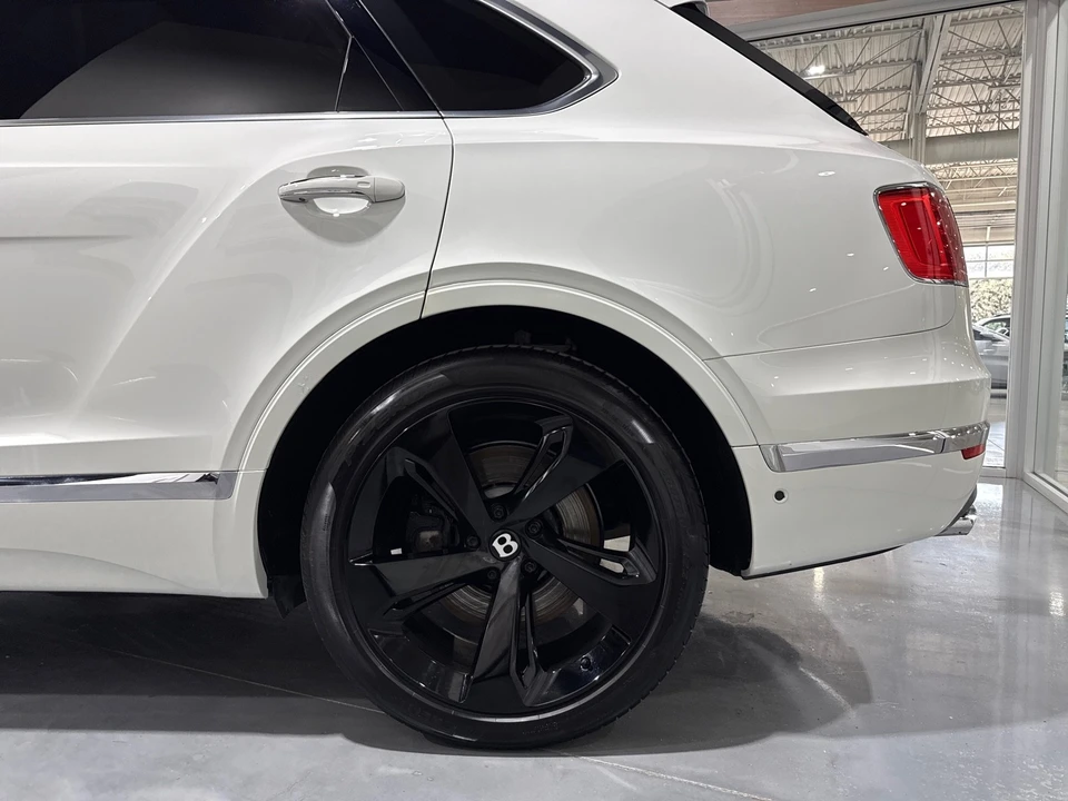 2018 Bentley Bentayga - Image 19 of 21