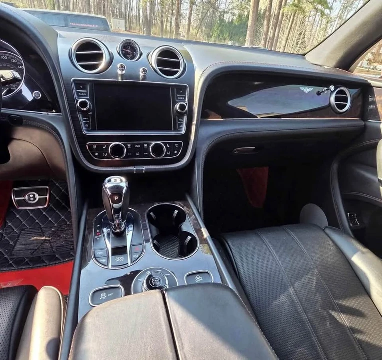 2018 Bentley Bentayga - Image 11 of 17