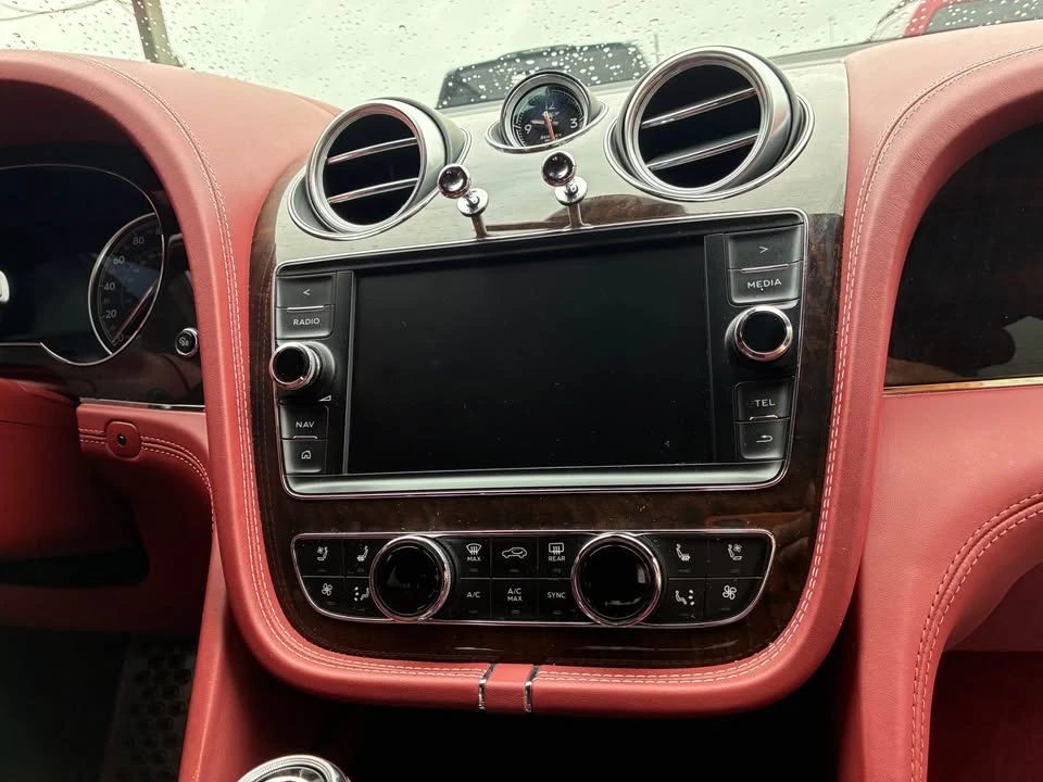 2018 Bentley Bentayga - Image 12 of 16