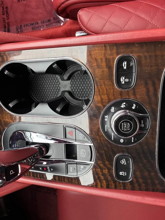 2018 Bentley Bentayga - Image 14 of 16