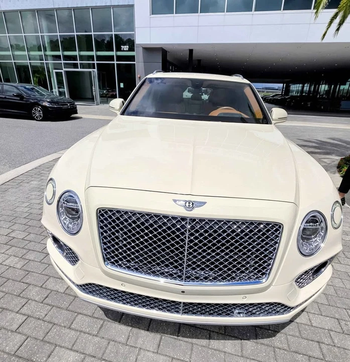2018 Bentley Bentayga - Image 2 of 6