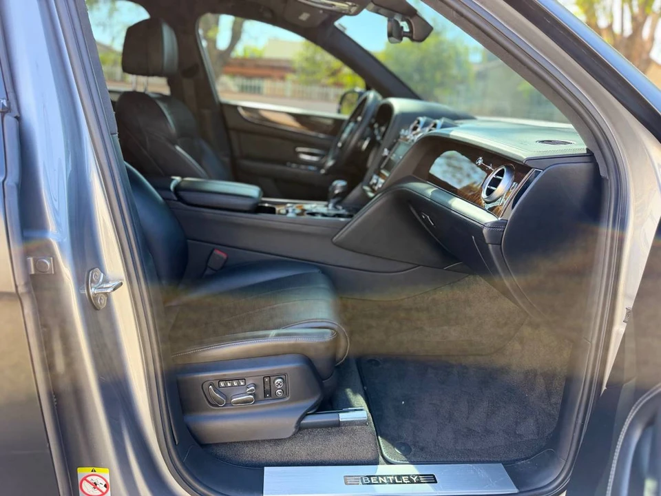2018 Bentley Bentayga - Image 9 of 10