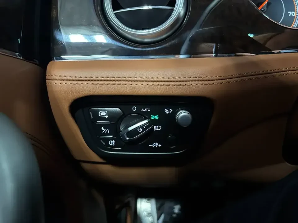 2018 Bentley Bentayga - Image 17 of 20