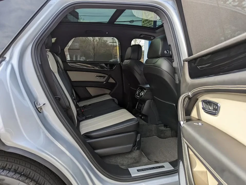 2018 Bentley Bentayga - Image 16 of 20