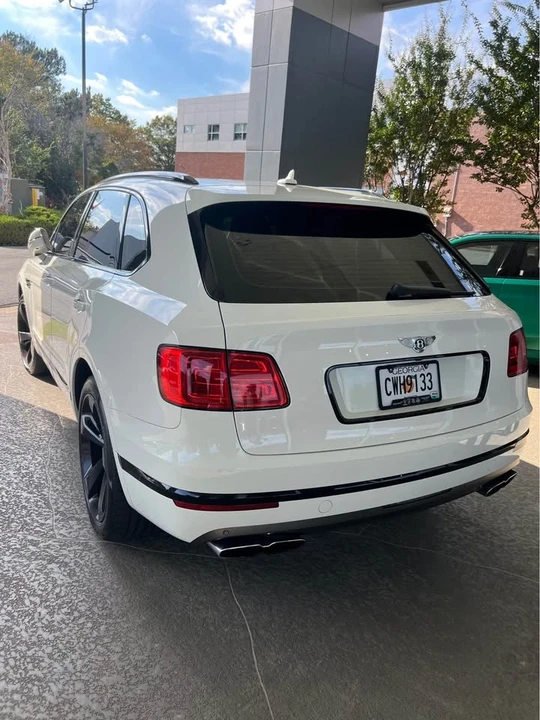 2018 Bentley Bentayga - Image 2 of 7