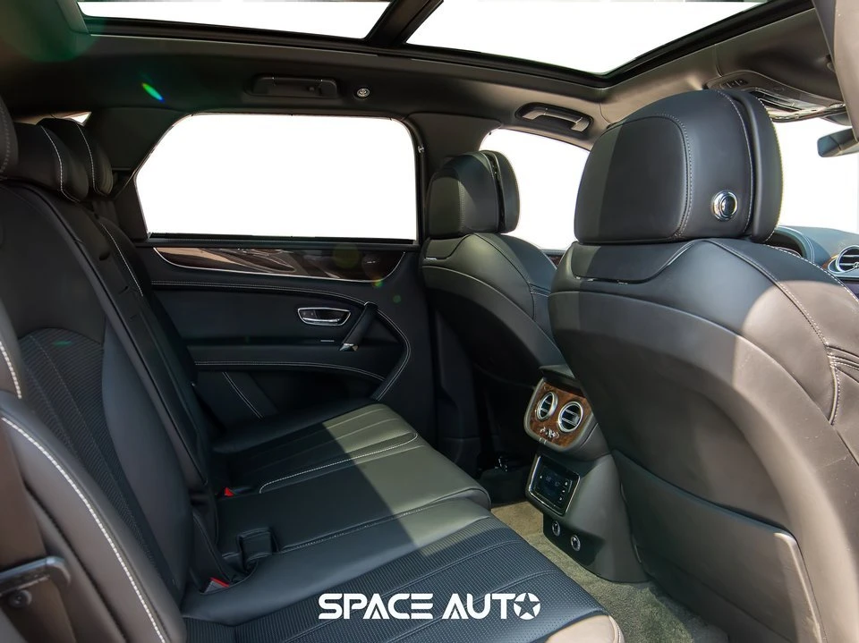 2018 Bentley Bentayga - Image 15 of 18