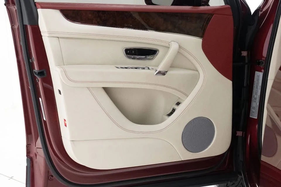 2018 Bentley Bentayga - Image 18 of 19