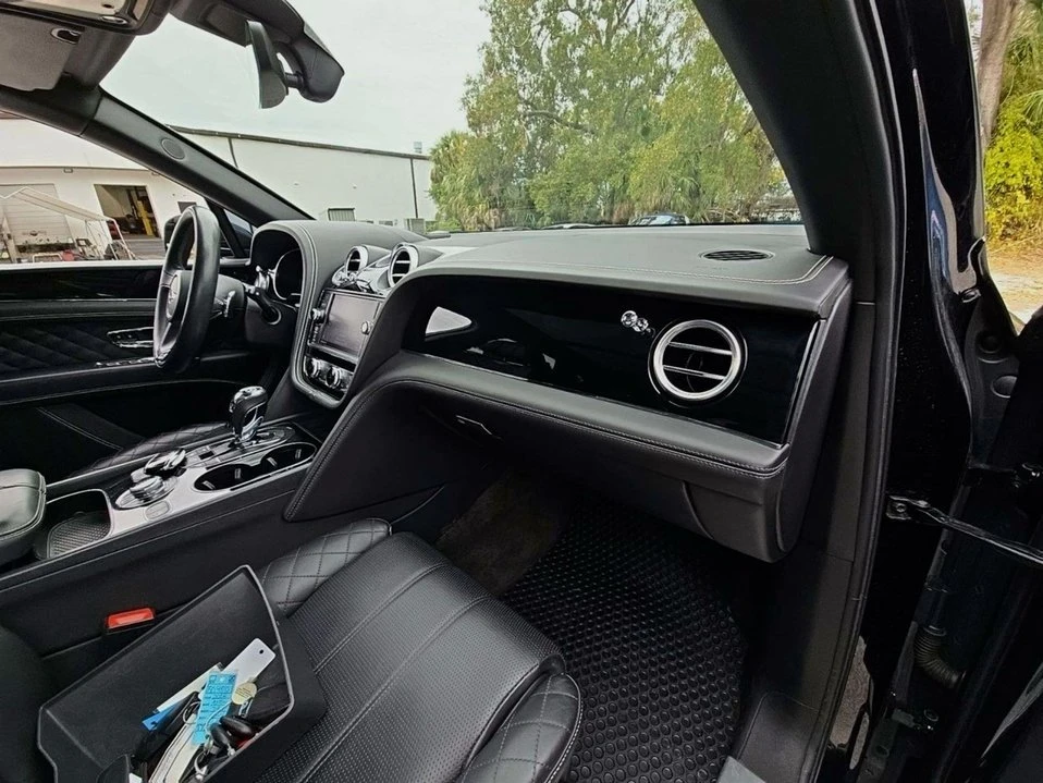 2018 Bentley Bentayga - Image 11 of 16