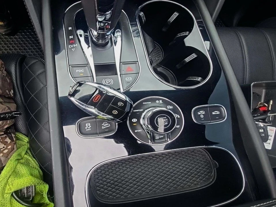 2018 Bentley Bentayga - Image 13 of 16