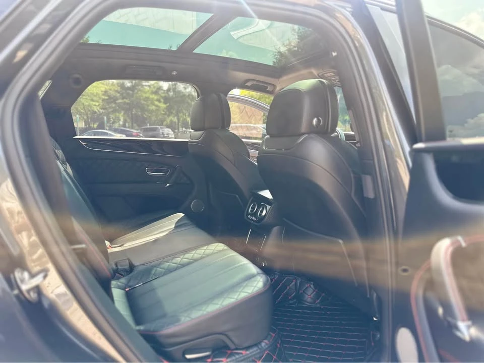 2018 Bentley Bentayga - Image 17 of 21