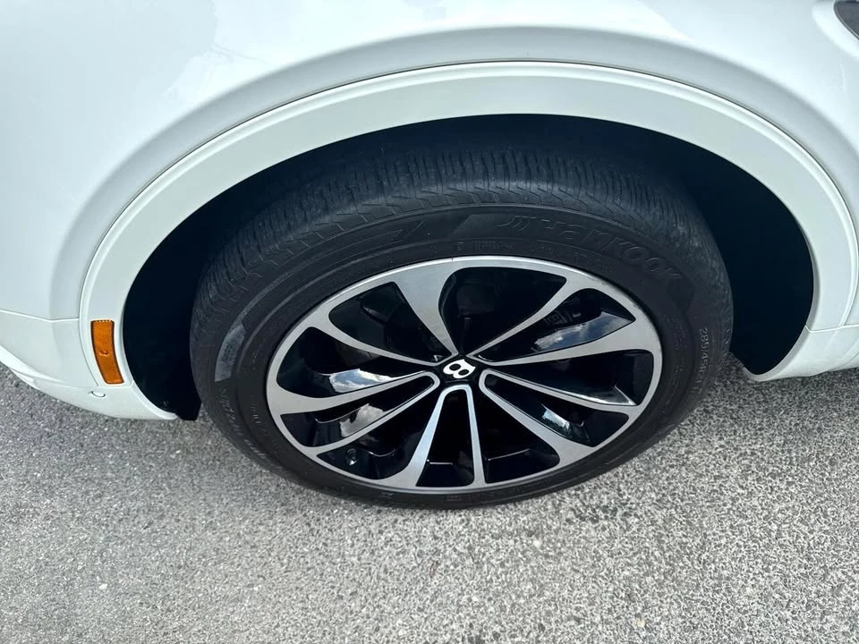 2018 Bentley Bentayga - Image 17 of 20