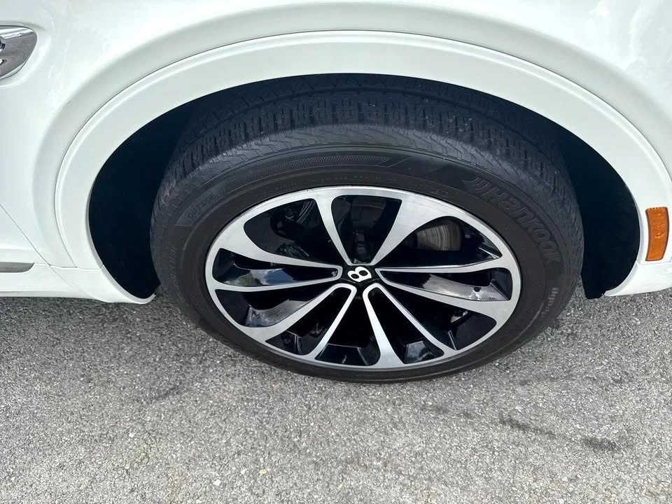 2018 Bentley Bentayga - Image 16 of 20