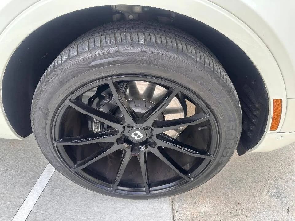 2018 Bentley Bentayga - Image 11 of 20