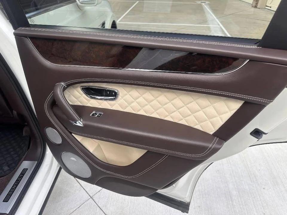 2018 Bentley Bentayga - Image 18 of 20