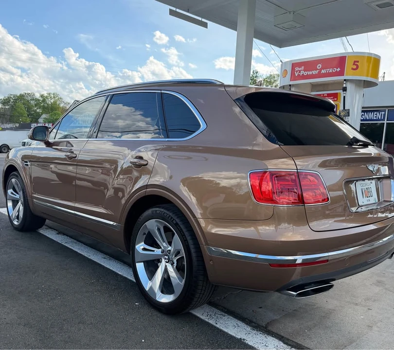 2018 Bentley Bentayga - Image 2 of 11
