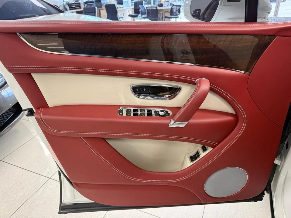 2018 Bentley Bentayga - Image 8 of 20