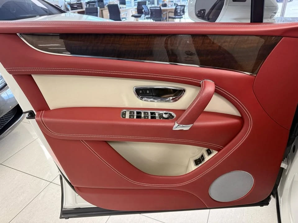 2018 Bentley Bentayga - Image 8 of 20