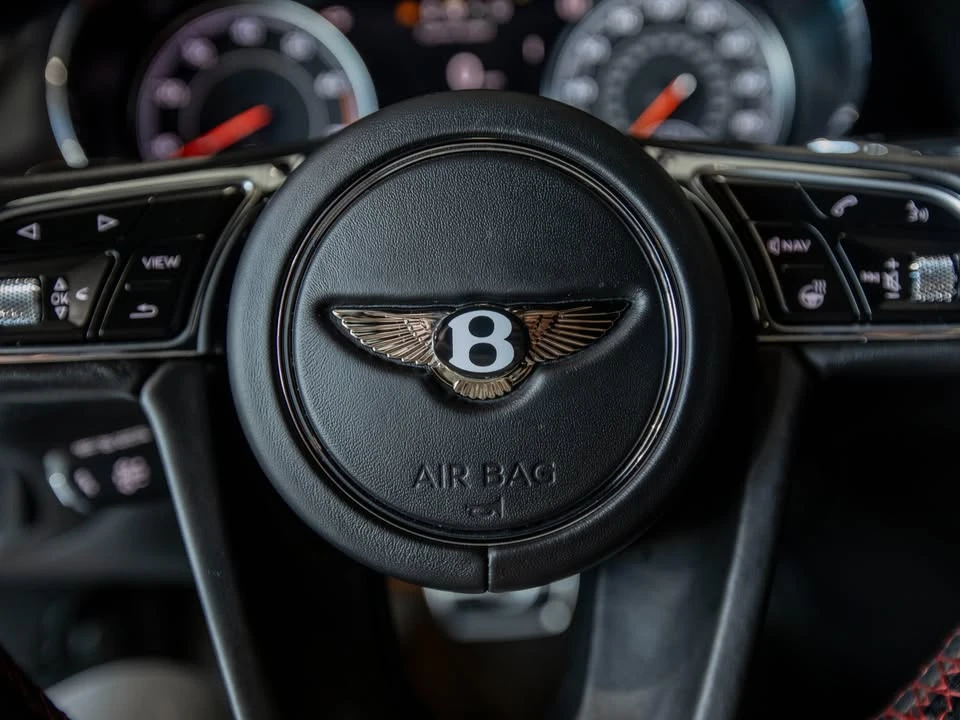 2018 Bentley Bentayga - Image 9 of 17