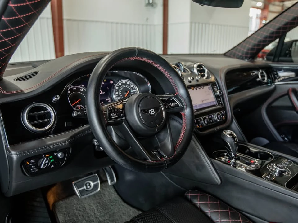 2018 Bentley Bentayga - Image 10 of 17