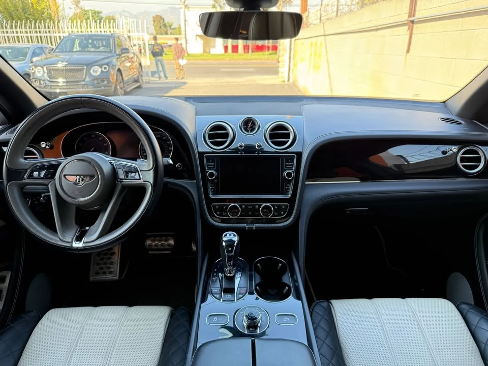 2018 Bentley Bentayga - Image 10 of 15