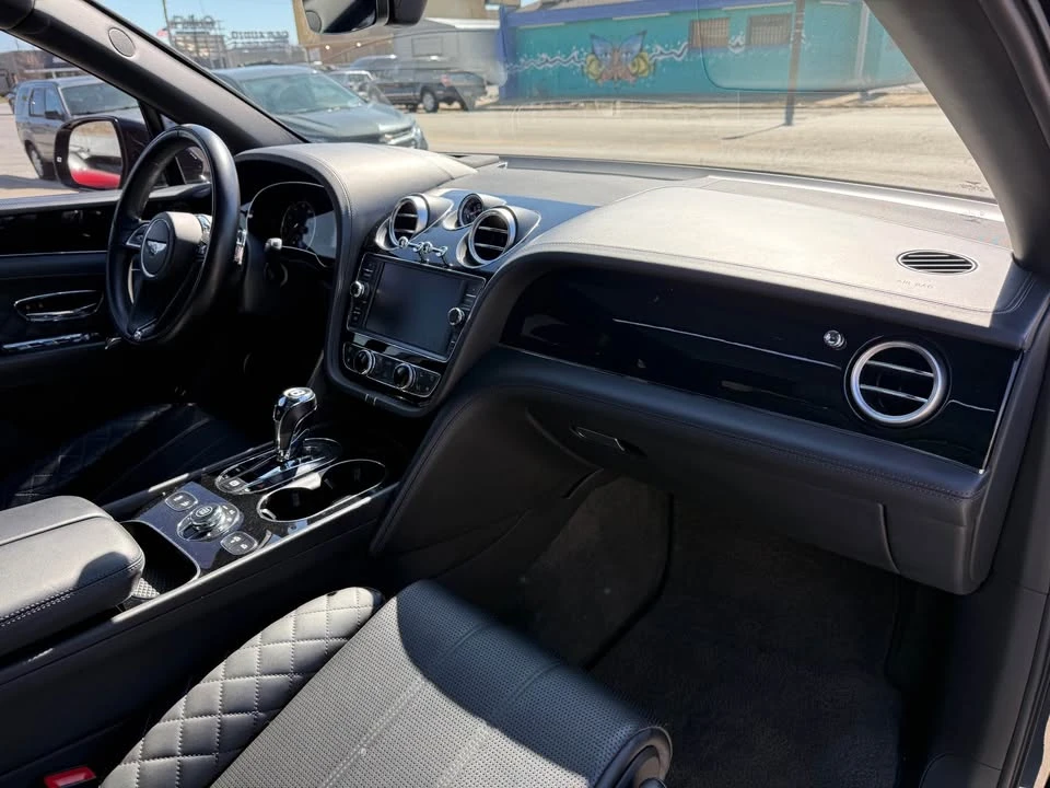 2018 Bentley Bentayga - Image 15 of 17