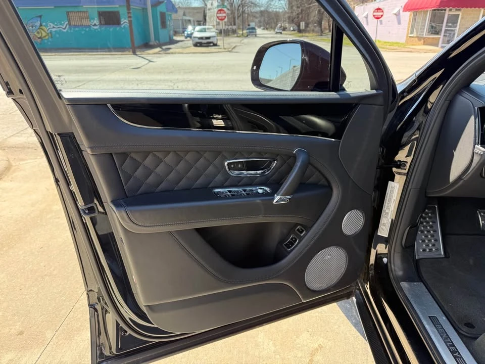 2018 Bentley Bentayga - Image 7 of 17