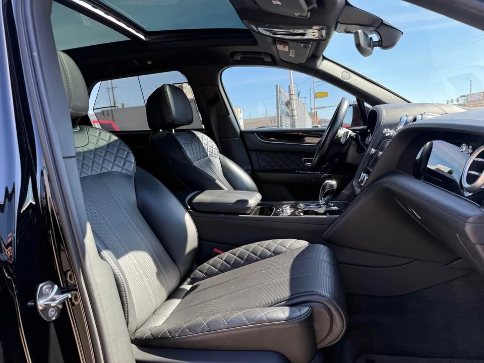 2018 Bentley Bentayga - Image 16 of 17