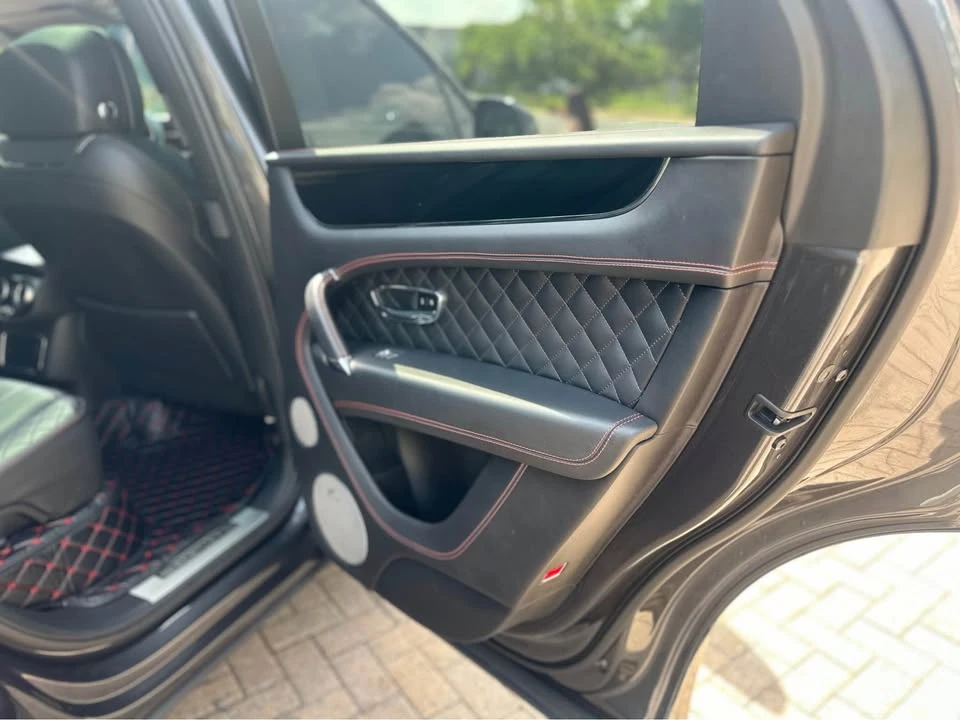 2018 Bentley Bentayga - Image 11 of 17