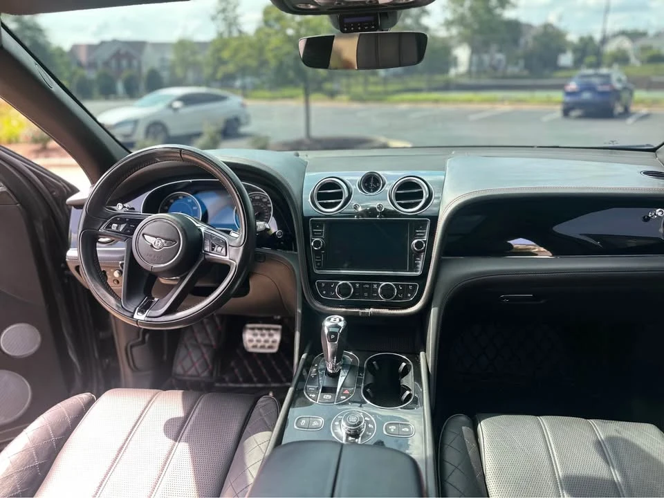 2018 Bentley Bentayga - Image 13 of 17