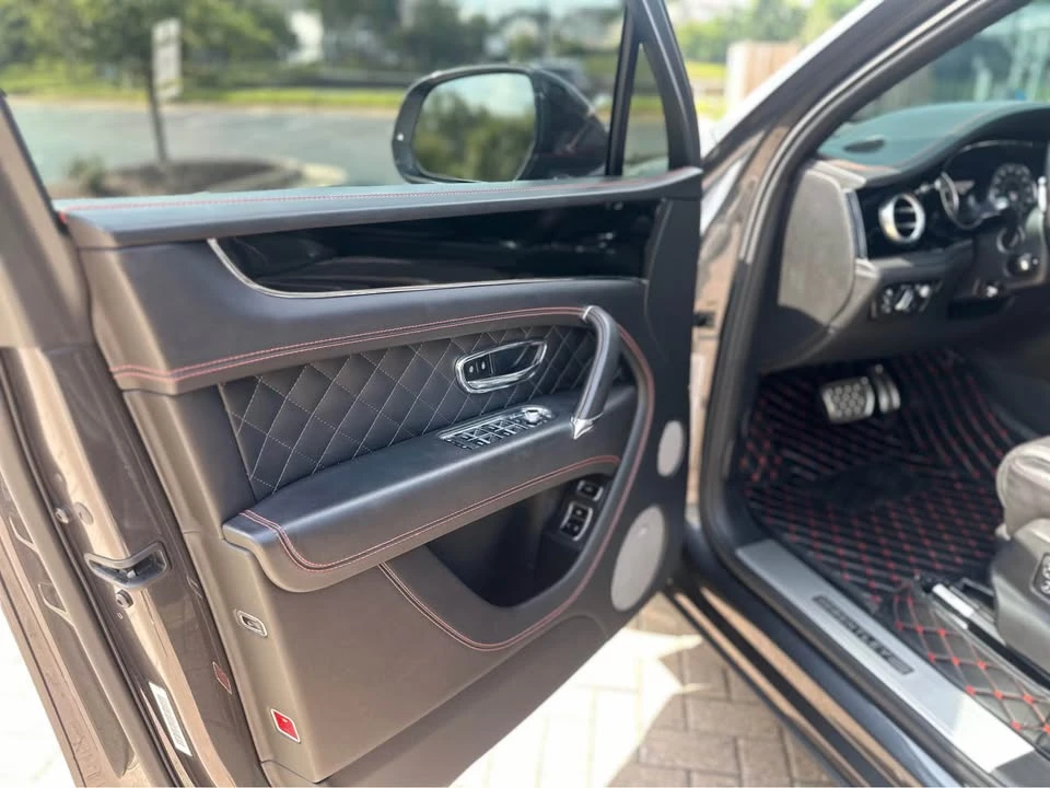 2018 Bentley Bentayga - Image 15 of 17