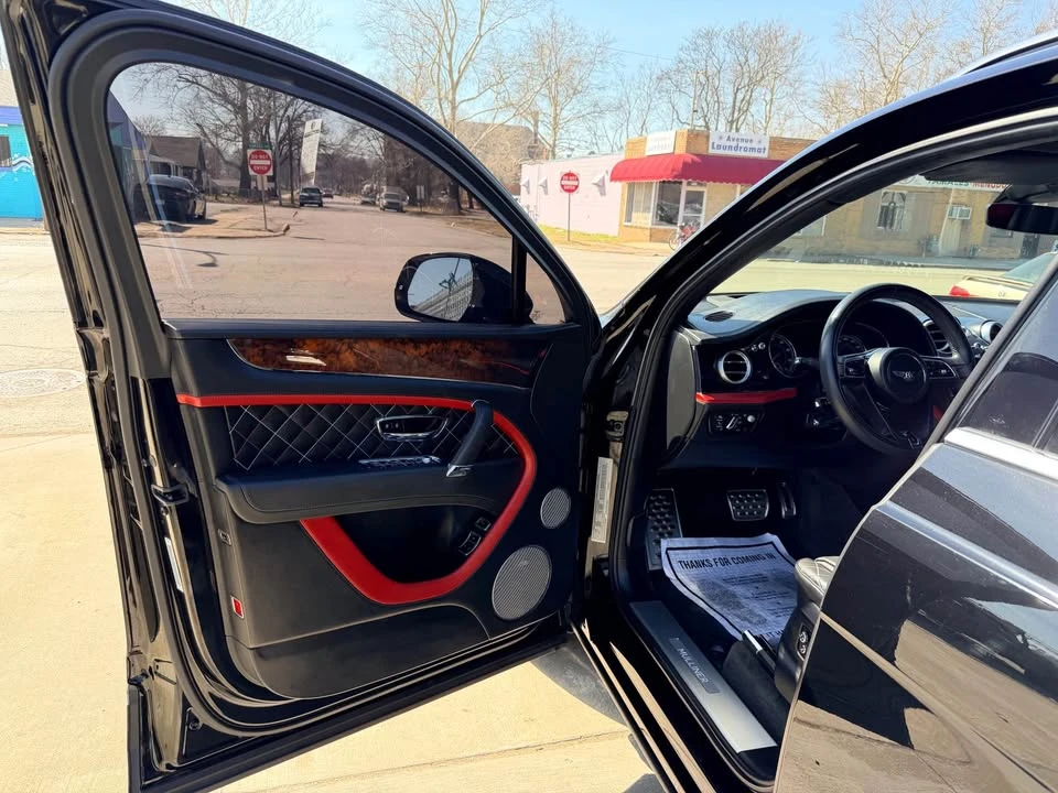 2018 Bentley Bentayga - Image 8 of 19