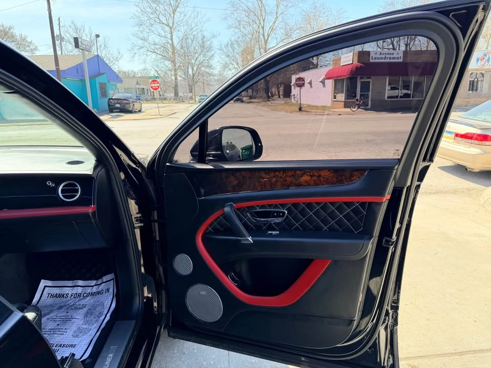 2018 Bentley Bentayga - Image 14 of 19