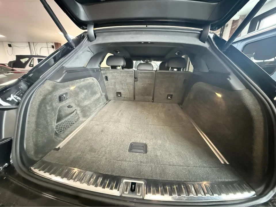2018 Bentley Bentayga - Image 8 of 11
