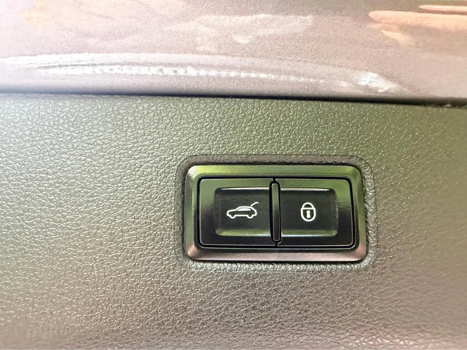 2018 Bentley Bentayga - Image 18 of 20