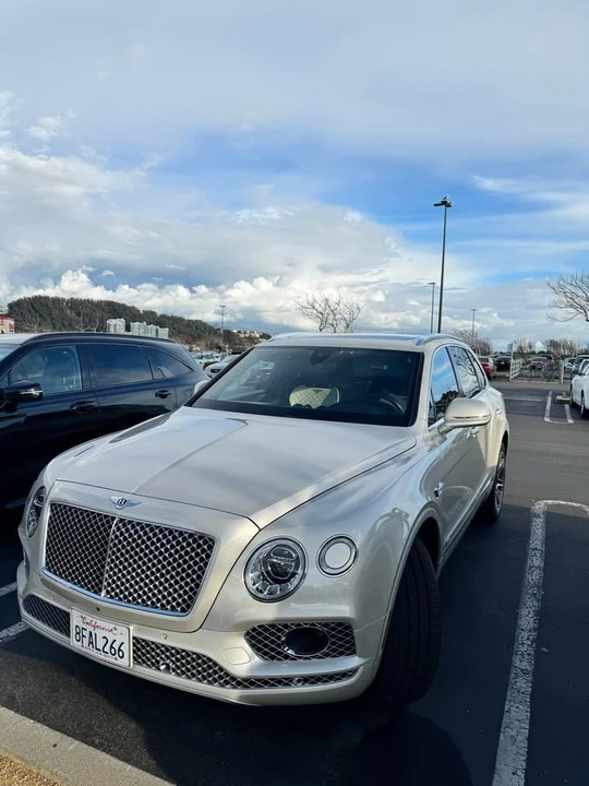 2018 Bentley Bentayga - Image 3 of 9