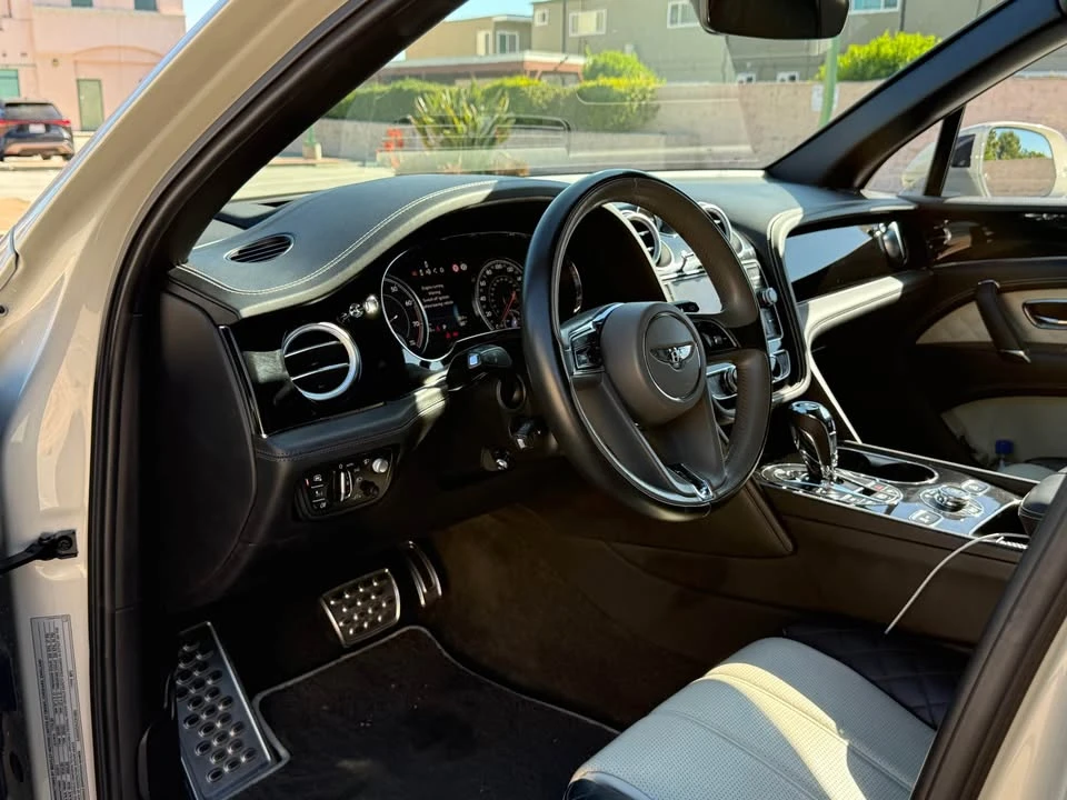 2018 Bentley Bentayga - Image 4 of 9