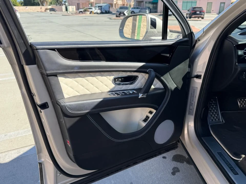 2018 Bentley Bentayga - Image 5 of 9
