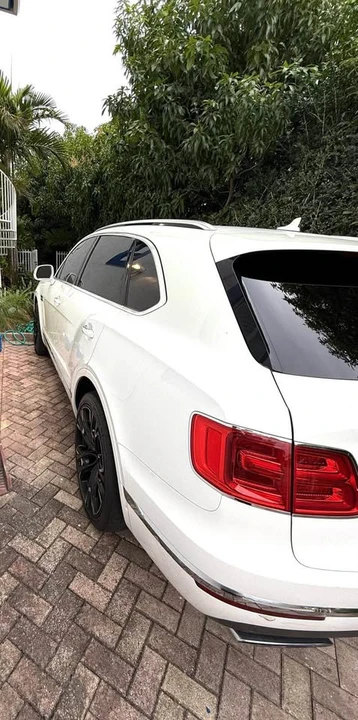 2018 Bentley Bentayga - Image 2 of 9