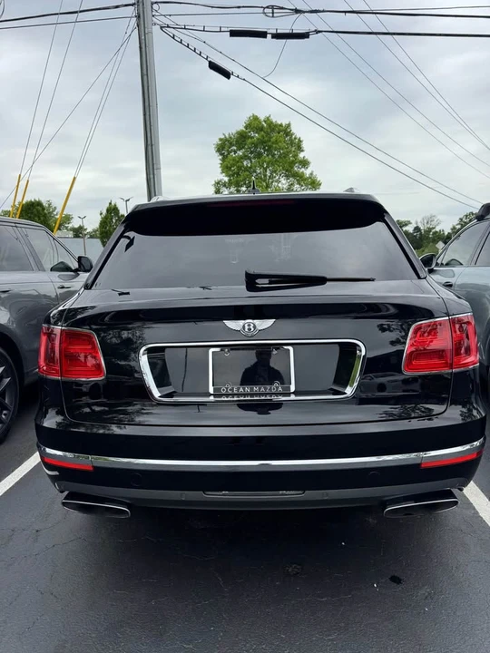 2018 Bentley Bentayga - Image 2 of 8